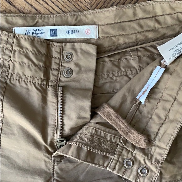 GAP Lightweight Shorts - Picture 2 of 8